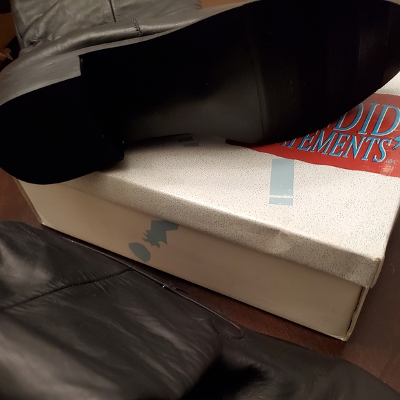 NIB Womens Black leather boots - Picture 4 of 5